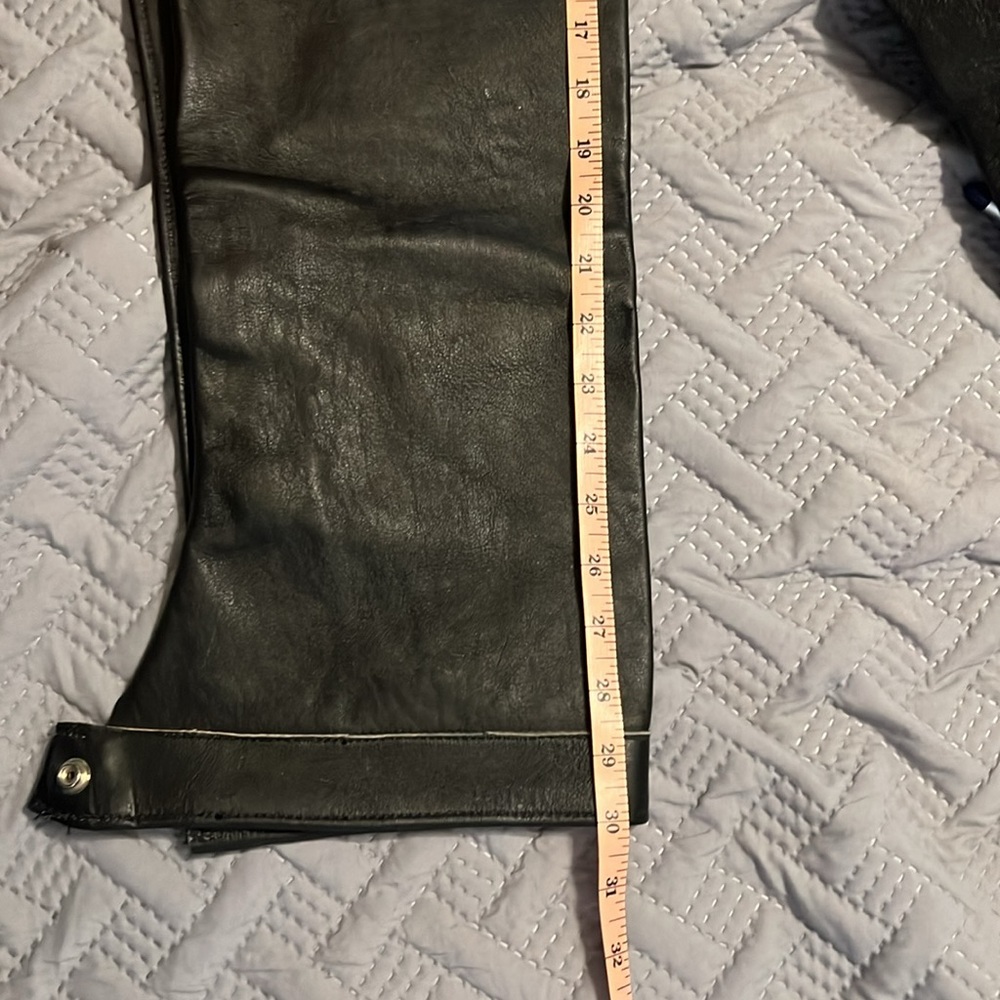 R2) Leather Chaps - Picture 6 of 10